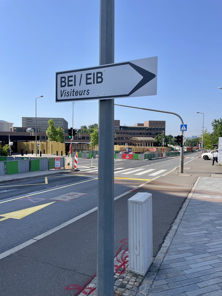 romanmazur_mba's tweet photo. Luxembourg! Next stop on the "Local Return Hub F4A" campaigning route. It's European Investment Bank, due to its crucial engagement in the EU innovations. Today we're passing a copy of our book on to the President @NadiaCalvino because #PactOnMigration does need @EIB support now! https://t.co/TyyjmLI1Ck