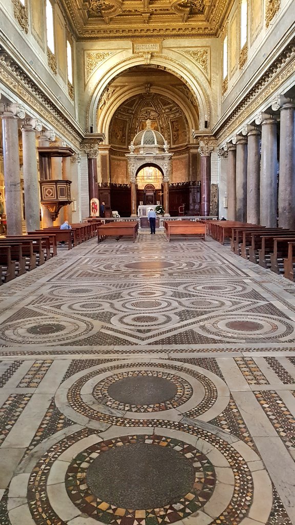romamedieval's tweet image. Nos encantan los pavimentos cosmatescos como este de la basílica de San Crisogono en Trastevere.