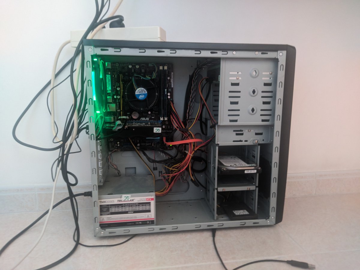 ENAGE96's tweet photo. @MSI_ES @sfdxpro #nextlevelmsi
Compre este PC durante la pandemia de segunda mano y ya va siendo hora de mejorarla, porque la gran mayoría de AAA (los que usan UE5) no los puedo jugar.
Mi legendaria GTX 750ti (de MSI😉) ya me está pidiendo que la jubile😅 https://t.co/55FcR9Z7gC