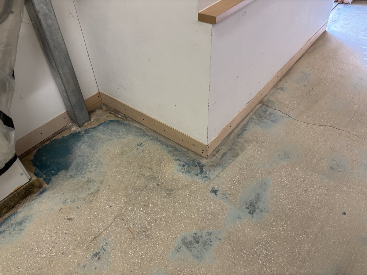 ResintekServ's tweet photo. Our resin team at Cambridge university is set to transform a 480 sq mtrs area using high-quality Pumadur HF by @resdev_resdev. The old vinyl and latex are removed, new ply rips for coving installed. Stay tuned for a robust, high-performance floor perfect for heavy-duty tasks. https://t.co/DCSTCa4Ayz