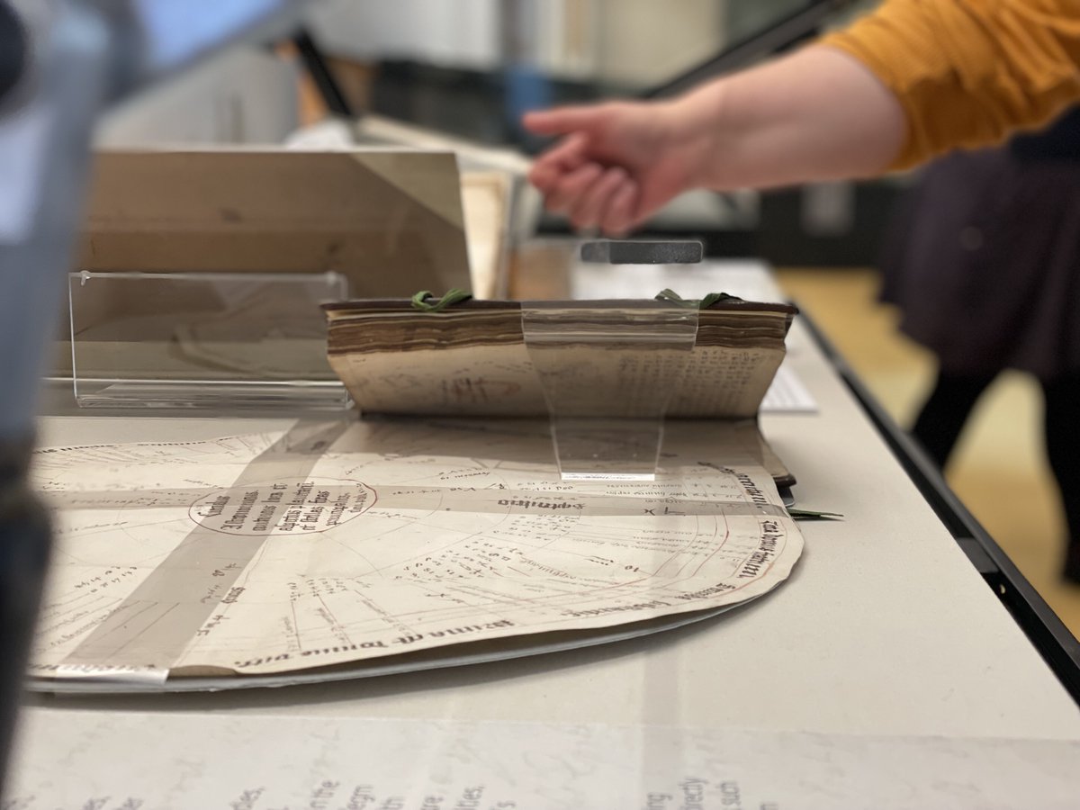RCPmuseum's tweet image. Have you booked yet? Join us free tomorrow evening 3 July to discover the story behind the Healing words exhibition before it closes on 25 July!
Including materials that couldn’t be displayed & 2 recipe newly books donated.
Book now👉 …llege-of-physicians.arttickets.org.uk
@RCPhysicians