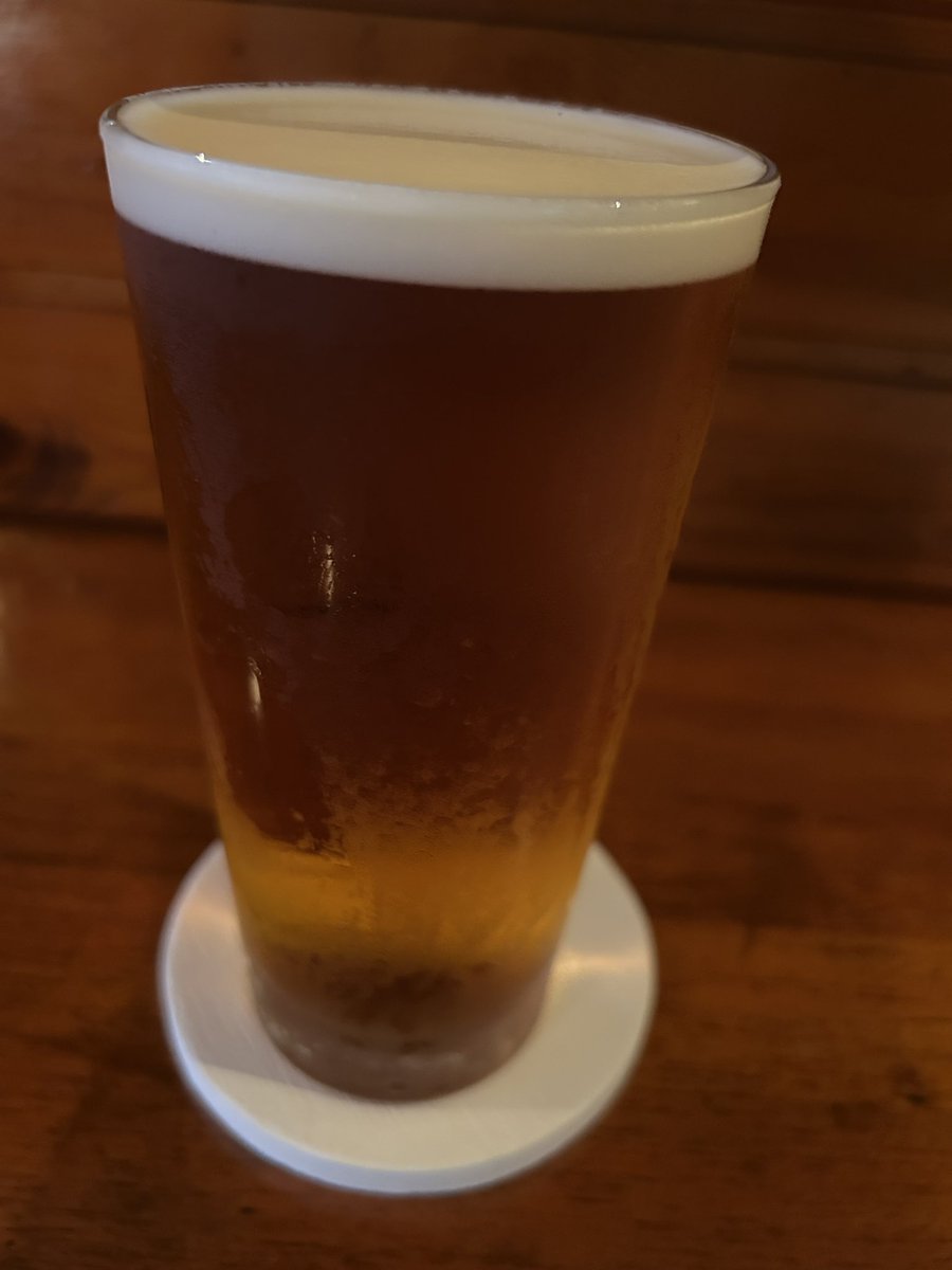 take05fromm's tweet photo. 本日の一杯は2TAPSさんの青のラガーを。
残業後の空きっ腹に沁みるぜ。
#2TAPS
#横須賀 https://t.co/AuQ3bJ6DSf
