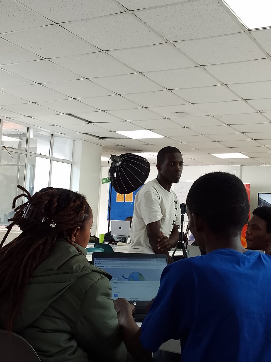 JoylizzaMwangi's tweet photo. Guidance and inspiration are key! @am_tonie_ being an amazing mentor; sharing his expertise, helping teams and of course supporting #WomenInTech 💁🏻‍♀️😇

🥂 To learning and building together!  

#BuildWithAT #WeLoveNerds #FashionTech #ATHackathon https://t.co/QsgZWRPigY