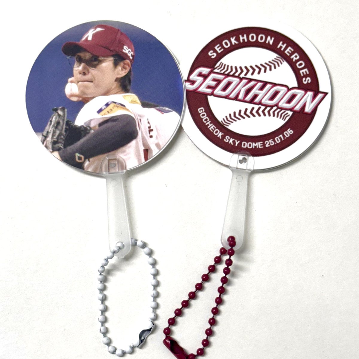 🫧2025 가수 이석훈의 시구를 기념하고, 
      키움팀의 승리를 응원하며
𖤐 석훈 mini부채키링𖤐 을 나눔합니다 💚

✦ 일시 및 장소 : 25.07.06 당일장소 공지!
✦ 받으실 분은 아래에 멘션남겨주세요 !
✦ 수량 : 20 개 
✦ 부채 크기는 그립톡정도의 크기입니다 : )