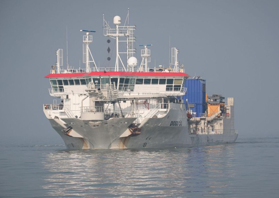 DredgingToday's tweet image. #JanDeNul deposits 1 million cubic meters of sand at Western #Scheldt coast

dredgingtoday.com/2025/07/02/jan…