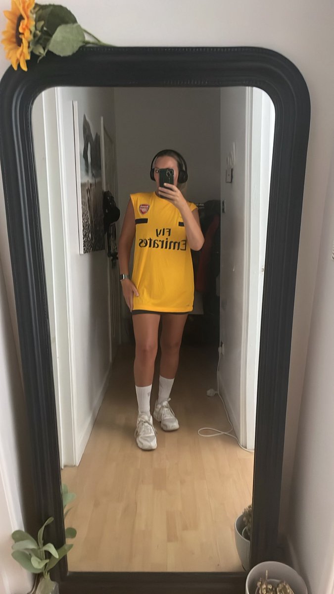 JRBing76's tweet photo. Anyone else ready for the footy season to start….or just me? ✌🏽 @Arsenal  #goonerlife https://t.co/RYPmVVvmOM