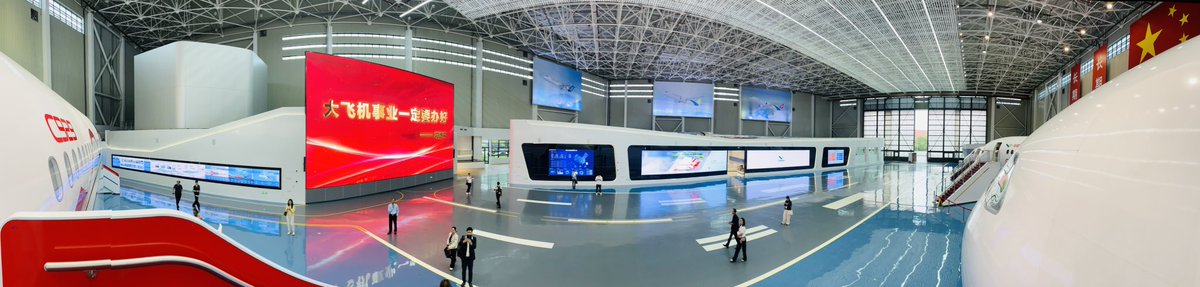 jj_oyun's tweet image. Гайхалтай үйлдвэр байлээ. Очиж танилцсан. #Comac