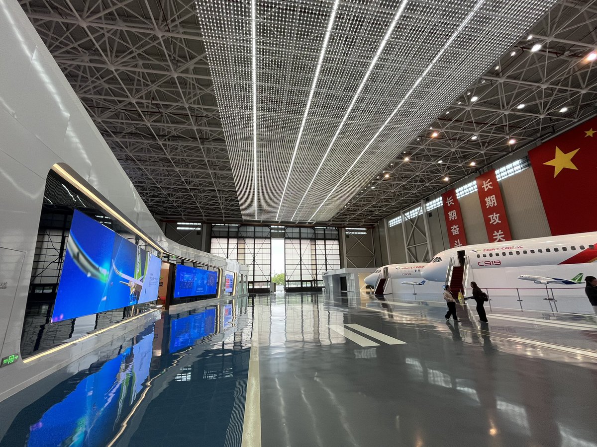 jj_oyun's tweet image. Гайхалтай үйлдвэр байлээ. Очиж танилцсан. #Comac