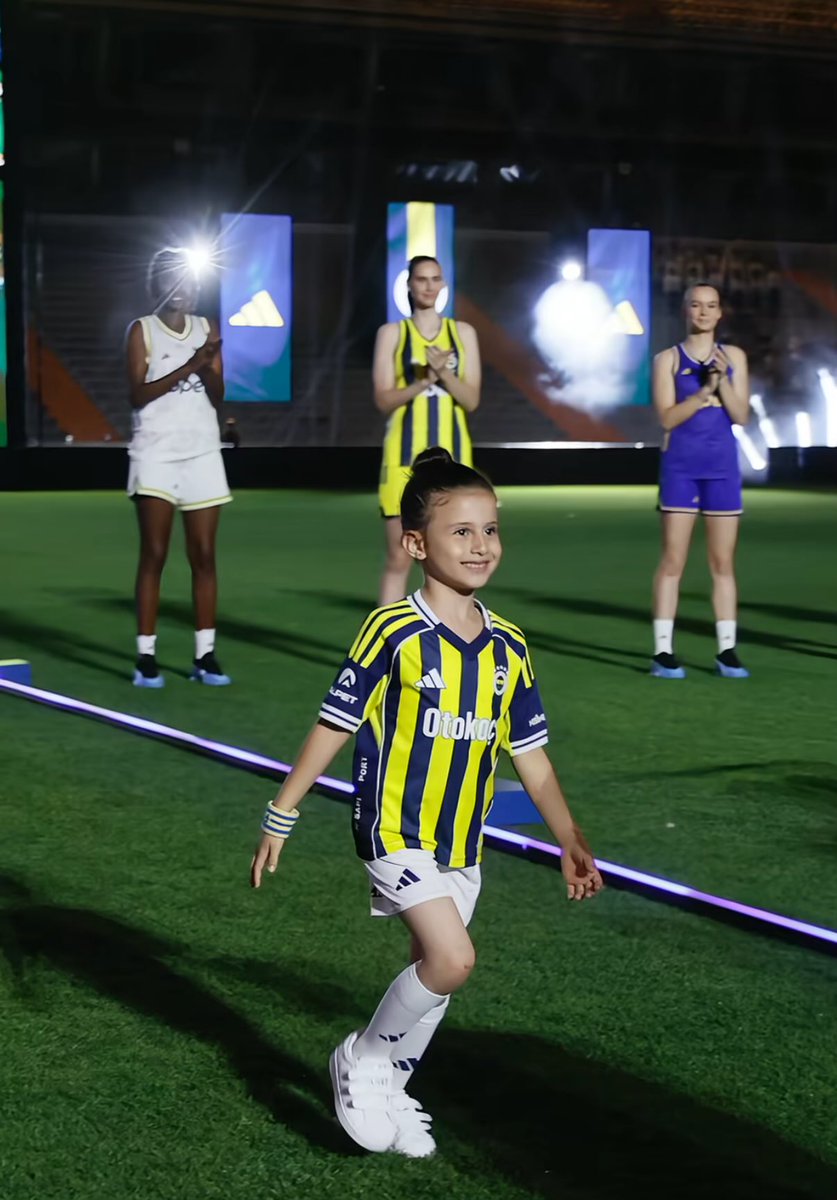 Şimdi anladın mı kimmiş o avludaki çocuk…