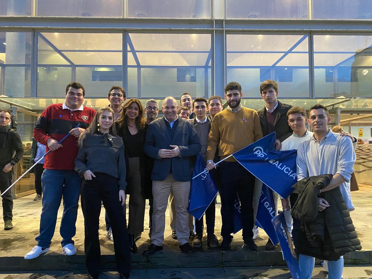 🎉 Desde <a href="/NNGG_OVD/">NNGG Oviedo</a> queremos felicitar a <a href="/Mtelladof/">Miguel Tellado</a> por su nombramiento como nuevo Secretario General del <a href="/ppopular/">Partido Popular</a>. 

🇪🇸 Puro talento para defender los intereses de España. 

👏 También dar la enhorabuena a <a href="/EsterMunoz85/">ESTER MUÑOZ</a> por asumir la portavocía en el Congreso.