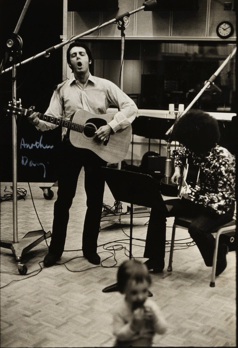 BooksBeatles's tweet image. Paul McCartney records ‘Another Day’ with guitarist David Spinozza and a seemingly uninterested daughter Mary, 1971.