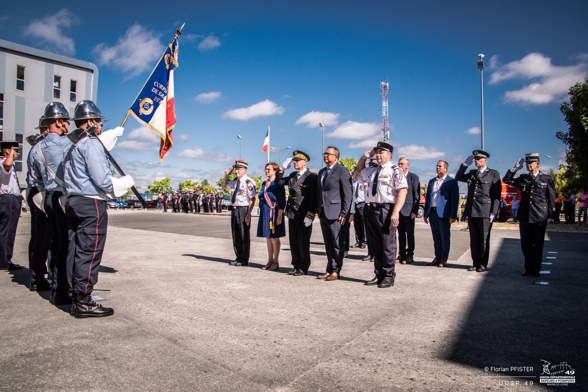 UDSP_49's tweet photo. 🚒 Journée nationale des sapeurs-pompiers au SDIS 49, présidée par le préfet Philippe CHOPIN.
Hommages, décorations et passation de commandement des chefs de groupement Est (Saumur), Nord (Segré) et Sud (Cholet).
👏 Merci à nos pompiers ! #SDIS49 #Pompiers https://t.co/h3SrfIcsD8