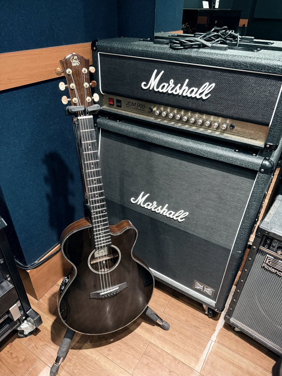shionastr's tweet photo. リハでした！🎸 https://t.co/qhAPRJwapk