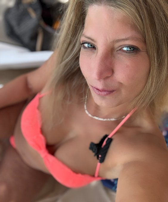 Parkplatzluder19 - Happy Bergfest..ich hoffe ihr seid noch alle da und seid nicht weg geschmolzen 😉 Was treibt ihr den geiles bei der Hitze ? Folgst du mir auch schon auf https://t.co/E3men9WYKb https://t.co/VoPo7Ckkbf