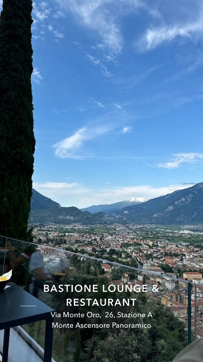 touriismi's tweet photo. مطاعم وكوفيهات في:

📍ريفا دل غاردا ، إيطاليا 🇮🇹 

▫️كوفي ومطعم Bastione : إطلالة على ريفا دل غاردا تطلع له بالتلفريك. 
▫️Gelateria Al Pozzo جيلاتو 
▫️Pizzeria SUD : إيطالي ، ألذ لازانيا بإيطاليا 😍. 
▫️Bella Napoli : إيطالي 
▫️ The One : لاتآخذ غير البتزا والباستا ، غيره ما أنصح.
▫️ Ristorante Taste Of India : مطعم هندي
▫️ Master Kebab : تركي، شاورما وفلافل. 
▫️ Lido Bistrot : كوفي فندق Lido Palace
▫️ Gelateria Flora : ألذ أيسكريم 
▫️ San Marco Cafè Bistrot : قهوة وفطور.