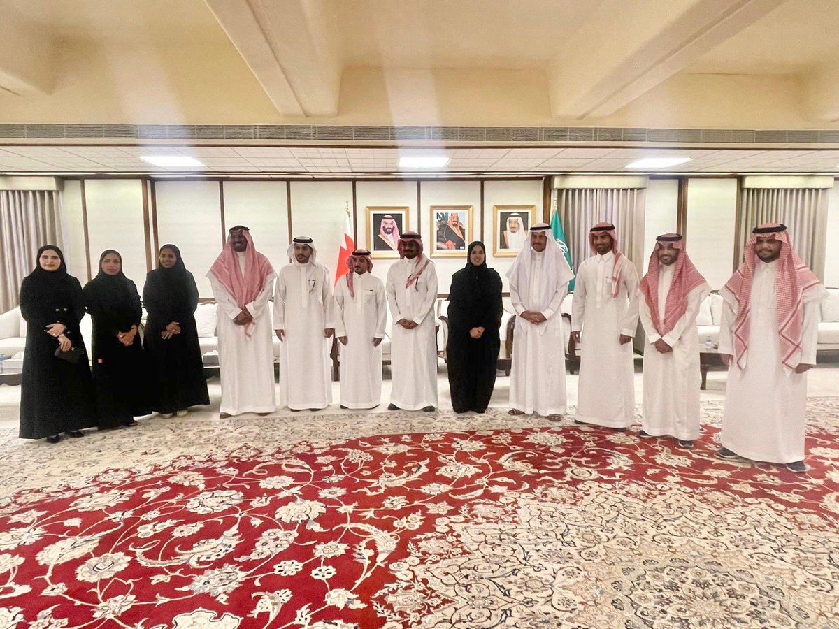 السفارة في البحرين (@ksaembassybh) on Twitter photo استقبل #سفير_خادم_الحرمين_الشريفين
<a href="/naif63_2/">نايف بن بندر السديري</a> وفد مجلس شباب الاعمال من غرفة الشرقية <a href="/AYBCF/">مجلس شباب أعمال الشرقية</a> بمقر السفارة في المنامة.
وتأتي هذه الزيارة للتعرّف على الجهات الممكنة والداعمة لريادة الأعمال، وبحث سبل التعاون من خلال لقاءات وزيارات ميدانية لعدد من الجهات في مملكة البحرين الشقيقة 🇸🇦🇧🇭 استقبل #سفير_خادم_الحرمين_الشريفين
<a href="/naif63_2/">نايف بن بندر السديري</a> وفد مجلس شباب الاعمال من غرفة الشرقية <a href="/AYBCF/">مجلس شباب أعمال الشرقية</a> بمقر السفارة في المنامة.
وتأتي هذه الزيارة للتعرّف على الجهات الممكنة والداعمة لريادة الأعمال، وبحث سبل التعاون من خلال لقاءات وزيارات ميدانية لعدد من الجهات في مملكة البحرين الشقيقة 🇸🇦🇧🇭