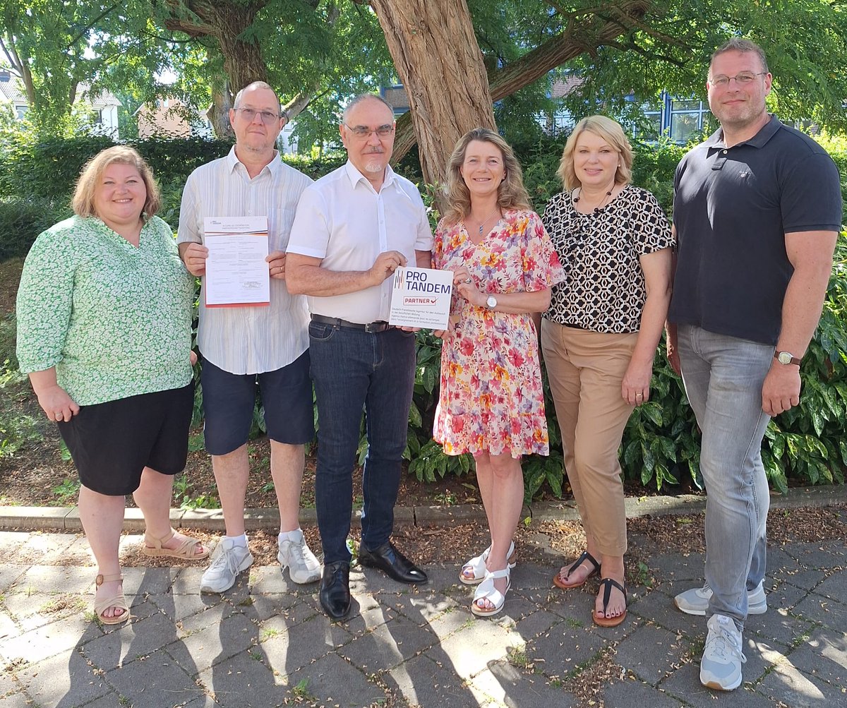 🇩🇪🇫🇷 Du 30 juin au 2 juillet, une visite préparatoire pour un nouveau partenariat a eu lieu à Rheda-Wiedenbrück.
Le Ems-Berufskolleg et le Lycée Louise de Bettignies de Cambrai prévoient un échange à partir de 2025/26 dans les domaines de l’administration et du commerce!
