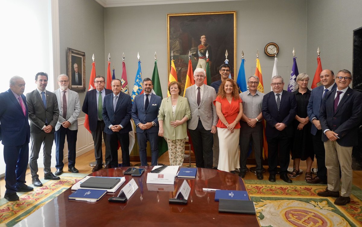 Consejo de Cuentas de Castilla y León (@ccuentascyl) on Twitter photo 📍Reunión en Madrid de la Comisión de Coordinación del <a href="/tcu_es/">Tribunal de Cuentas de España</a> y los presidentes de <a href="/Asocex1/">Asocex</a>
📌 Se han compartido los avances y resultados de las fiscalizaciones realizadas en 2025 y las previstas para 2026
📸y🗒️Tribunal de Ctas.
👉 Aquí tienes la noticia consejodecuentas.es/es/actualidad/… 📍Reunión en Madrid de la Comisión de Coordinación del <a href="/tcu_es/">Tribunal de Cuentas de España</a> y los presidentes de <a href="/Asocex1/">Asocex</a>
📌 Se han compartido los avances y resultados de las fiscalizaciones realizadas en 2025 y las previstas para 2026
📸y🗒️Tribunal de Ctas.
👉 Aquí tienes la noticia consejodecuentas.es/es/actualidad/…