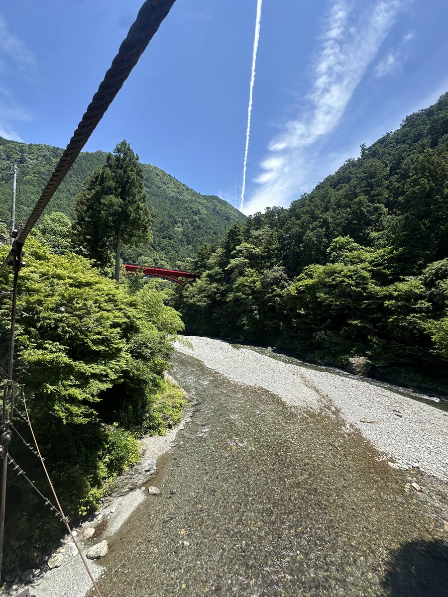 flylegal_jp's tweet photo. 奥多摩の渓流の音と、CBDのやさしいキック。
自然に包まれて、深呼吸して、ただ“ととのう”。
こういう時間が、結構大事だったりする。
#CBDタイム #FlyLegal #奥多摩 https://t.co/ZYsPJJBM37