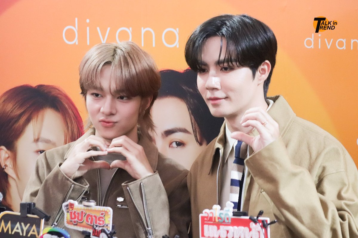 TalkinTrend's tweet photo. สองหนุ่ม "ซี-นุนิว" ร่วมให้สัมภาษณ์ในงาน divana Sunrise x ZeeNunew Lucky Fans Event 🥀✨

#divanaxZeeNuNew
#ZeeNuNew #ZeePruk #NuNew
#ZonZonsScent #scentedbydivana
#divana #ThePowerOfSunrise https://t.co/5s81nd0Jr2