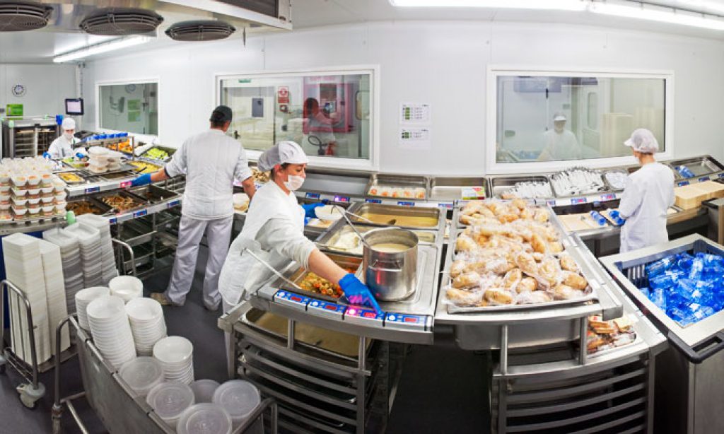 galizaCIG's tweet photo. ‼️Os datos do paro no mes de xuño amosan un mercado laboral cada vez máis precario e dependente do sector servizos

👉A hostalaría rexistra unha de cada tres altas na Seguridade Social, mentres que o comercio supón unha de cada catro

ℹ️ https://t.co/3O5b2S5SuE

#datosparo https://t.co/qCLRELVK7L