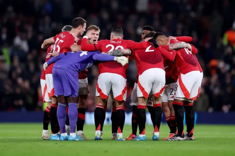 olawale134's tweet photo. 🚨 BREAKING: Manchester United just welcomed 12 new academy stars ready to ignite the future of Old Trafford! 🔥⚽️ The Red Devils’ next generation is here — watch this space! 🔴👶 #MUFC #FutureRedDevils https://t.co/PVd92zXXP3