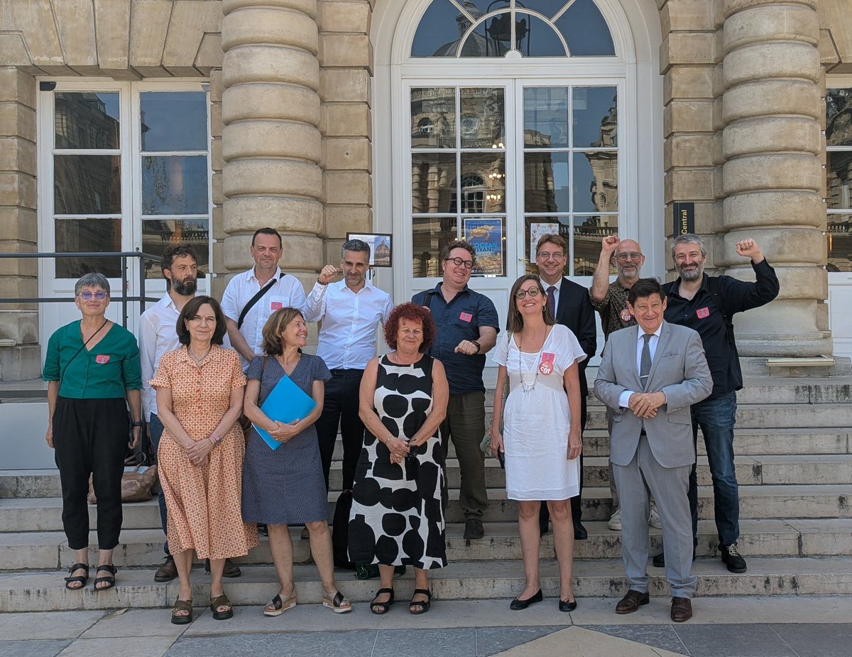 Sénatrices et sénateurs socialistes 🇪🇺 (@senateursps) on Twitter photo 🗞️ Réforme de l'audiovisuel public.
Dans une urgence brutale voulue par <a href="/datirachida/">Rachida Dati ن</a> ce texte revient au Sénat.
Fervents défenseurs de notre audiovisuel public et de l'indépendance de l'information, nous avons reçu les syndicats de journalistes. 🗞️ Réforme de l'audiovisuel public.
Dans une urgence brutale voulue par <a href="/datirachida/">Rachida Dati ن</a> ce texte revient au Sénat.
Fervents défenseurs de notre audiovisuel public et de l'indépendance de l'information, nous avons reçu les syndicats de journalistes.