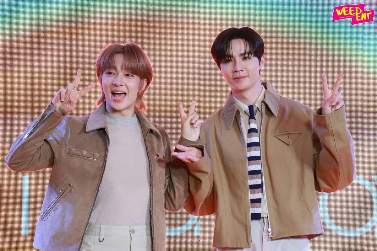 WEED_ENT's tweet photo. ซี-นุนิว โพสท่าสุดคิ้วท์  ในงาน divana Sunrise x ZeeNunew  เปิดตัว Brand Muse คู่แรกของ “divana” เปิดแคมเปญ “The Power of Sunrise”✨ 🩷

#DivanaxZeeNuNew
#ZeeNuNew #ZeePruk #NuNew 
#divana #ThePowerOfSunrise 
#ZonZonsScent #scentedbydivana https://t.co/vz3tFHXJC4
