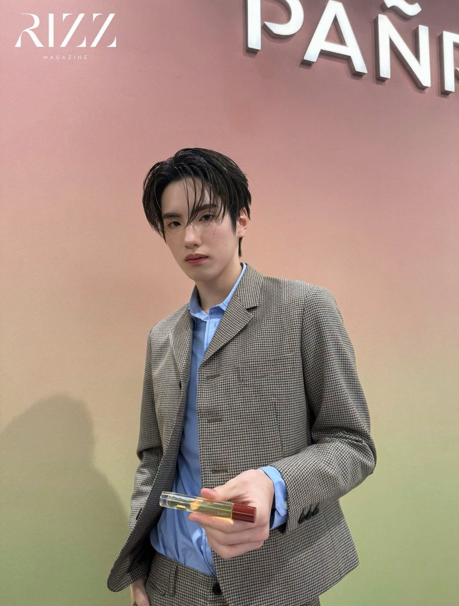 rizzmagazine_th's tweet photo. เก็บภาพ ! ‘ ภู - ธัชชัย ’ จากวง BUS ในงาน PAÑPURI “THE GARLAND GALLERY” ชั้น G ห้างเซ็นทรัล ชิดลม
#PANPURI #panpurixphutatchai
#phutatchai #BUSbecauseofyouishine
#TheGarlandGallery #ArtOfScent
#MultiSensoryExperience
#RIZZmagazine https://t.co/WDbx17wDql