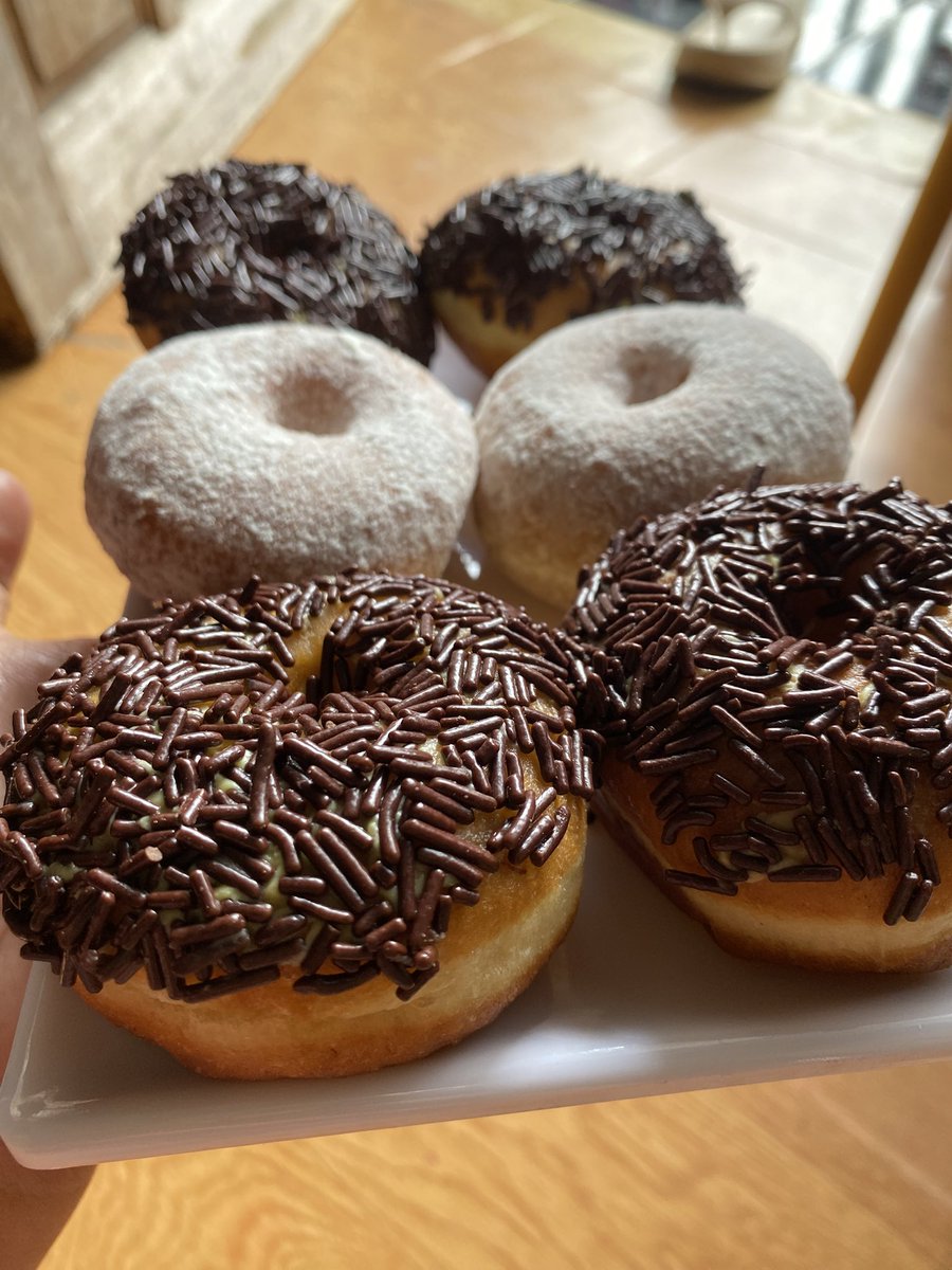 anthyney's tweet photo. @FOOD_FESS Donat pisang 🍩🍩🍩 https://t.co/jNod7gl2SQ
