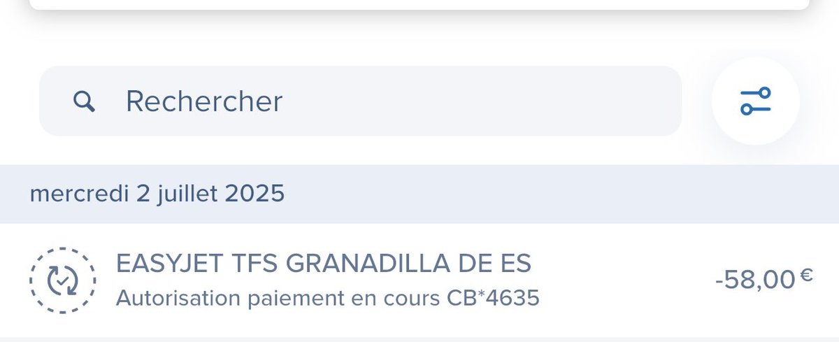 chstlr__'s tweet photo. bonjour @easyJet c’est normal de payer un supplément bagage pour un sac qui rentre sous un siège ? vous avez pensé à mesurer le dessous de vos sièges et les faire en adéquation avec les cases de mesure aux portes d’embarquement ? https://t.co/m9ZoX6GR6D