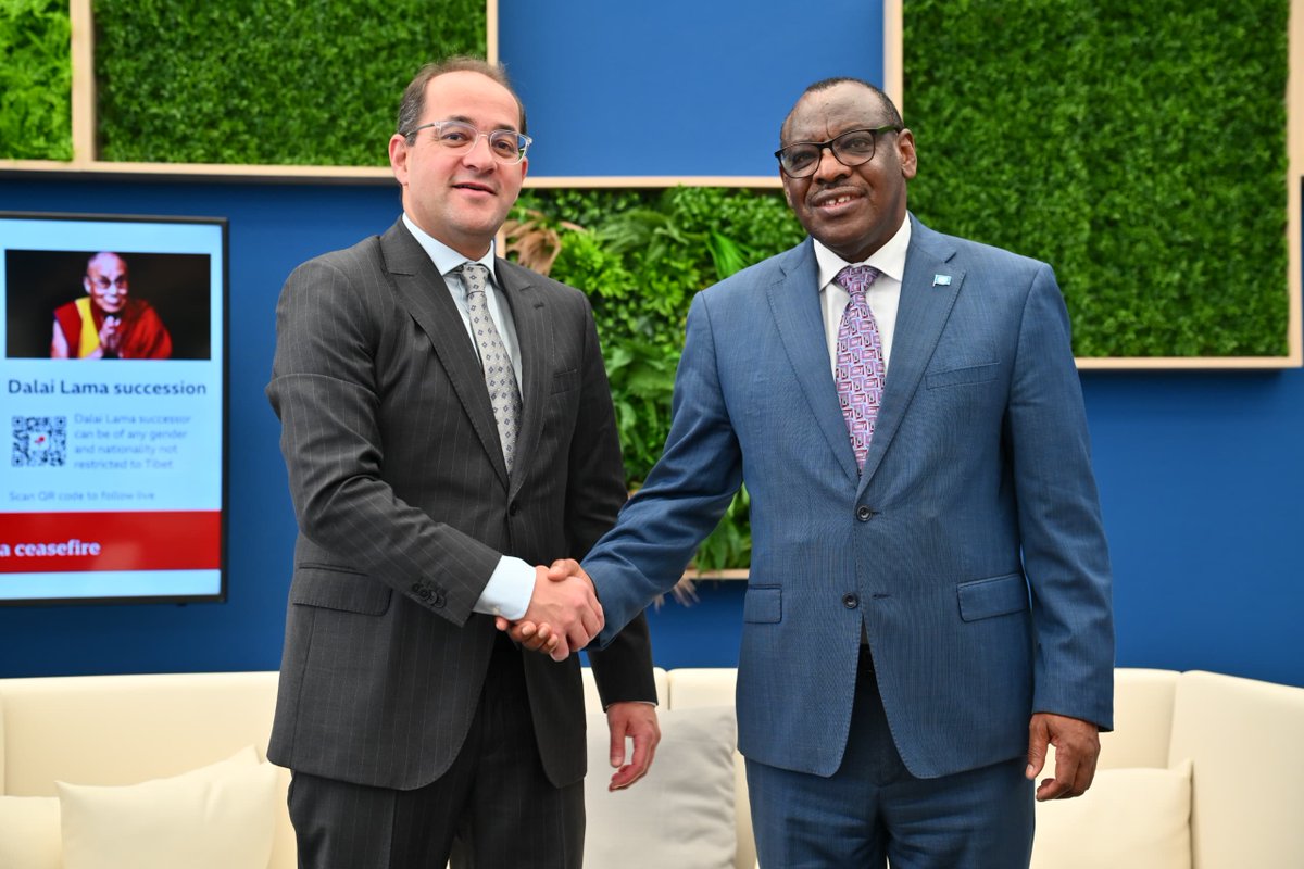 ECA_OFFICIAL's tweet photo. ES @clavergatete had a fruitful meeting with Egypt’s Minister of Finance @MofEgypt, H.E. Ahmed Kouchouk, during #FfD4 conference. They agreed to collab on facilitating a common African position on debt resolution through high level debt coalition led by Egypt https://t.co/ilrH66gOqf