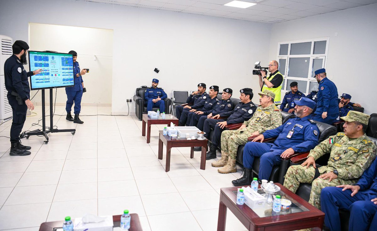 سعادةوكيل الحرس الوطني تفقد قوة واجب "سالم"  

تفقد سعادة وكيل الحرس الوطني الفريق الركن مهندس هاشم عبدالرزاق الرفاعي قوة واجب "سالم" المكلفة بتأمين النطاق الخارجي لمجالس العزاء خلال شهر محرم  بالتعاون مع رجال وزارة الداخلية. 
ونقل سعادة الوكيل لقوة واجب "سالم" تحيات  معالي الشيخ