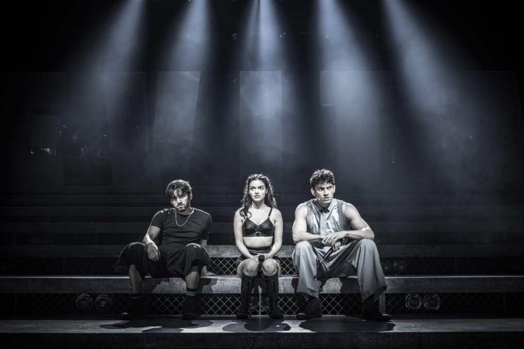 LSBO's tweet image. Take a look at these brand new production shots of Rachel Zegler and the cast of Evita at the London Palladium. Must end 6 September 2025 so book tickets now! 🎭

#london #theatre #westend #musical #evita #londontheatre #newseason