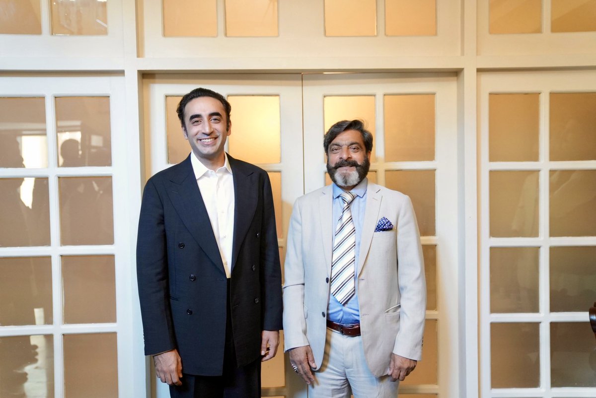 Sardar0mer's tweet photo. Jiye Bhutto ✊🏼
The flame that Zulfiqar lit, the vision Benazir carried — now marches forward under Chairman @BBhuttoZardari.
A party of the people. A future for the republic.
From Kashmir to Karachi — the mission is justice, equality, and prosperity.
#PPP #JiyeBhutto #BilawalBhuttoZardari #ChunoSochnayWaleKo

📸 Historic unity. Unshakable resolve.