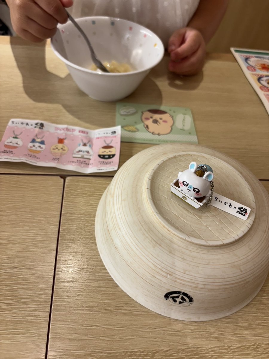 くら寿司で子ども（私も）の推し活してきました！🍣🍣
討伐の報酬ゲット💰
ちいかわフェアのときはびっくらポンの当たりが全然出ない(´⊙ω⊙`)娘、普段運いいのに（笑）
ちいかわパークは当選しました！！👏💞夏休みは楽しみます！！！！