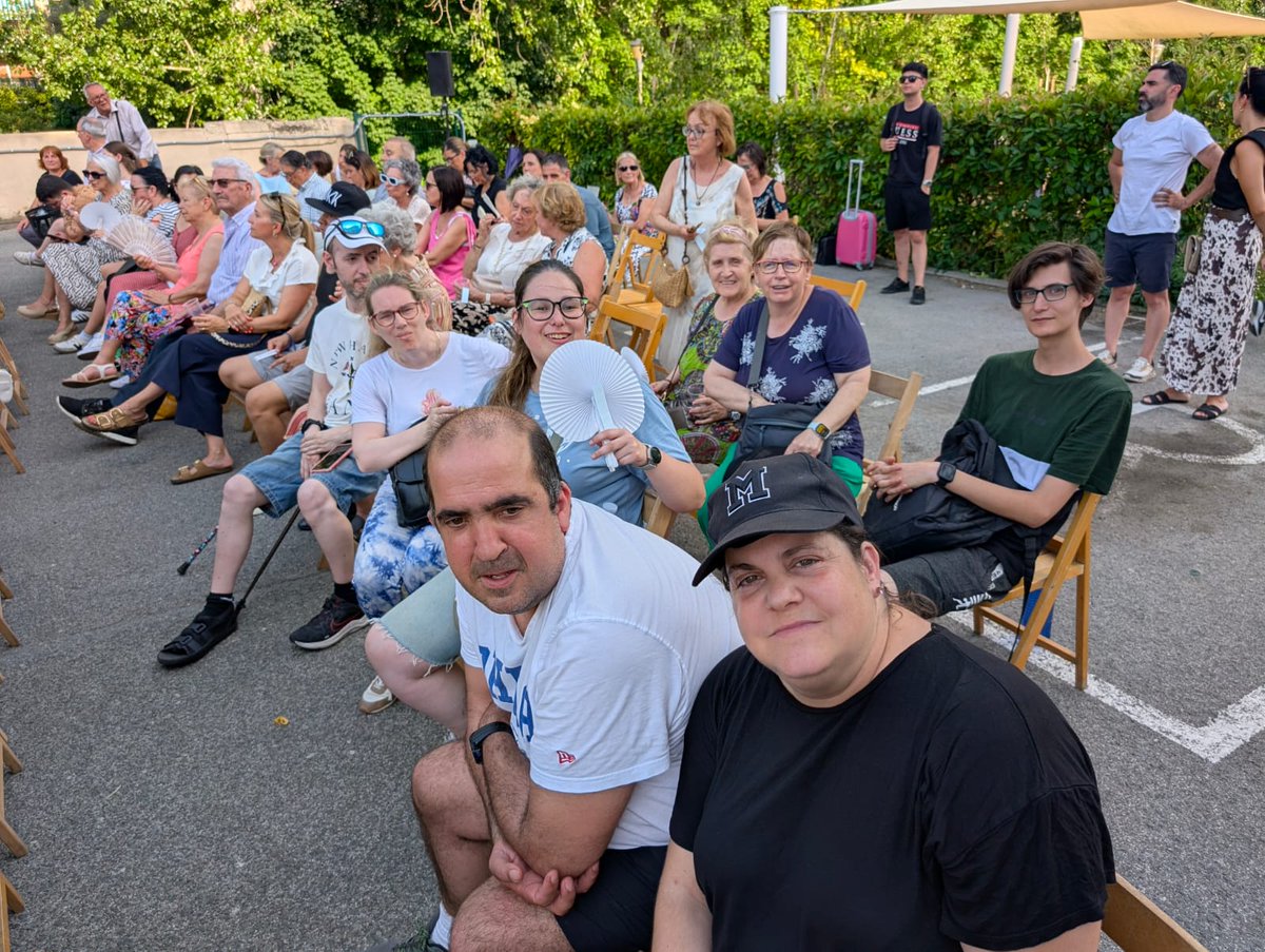 Todavía seguimos con el subidón del desfile inclusivo en la residencia San Jerónimo de #Estella 🤩
TASUBINSA en #Villatuerta colaboró en el montaje y el desfile para lucir prendas de los comercios de la zona.
Un evento que unió moda, inclusión, diversidad y comunidad 🙌