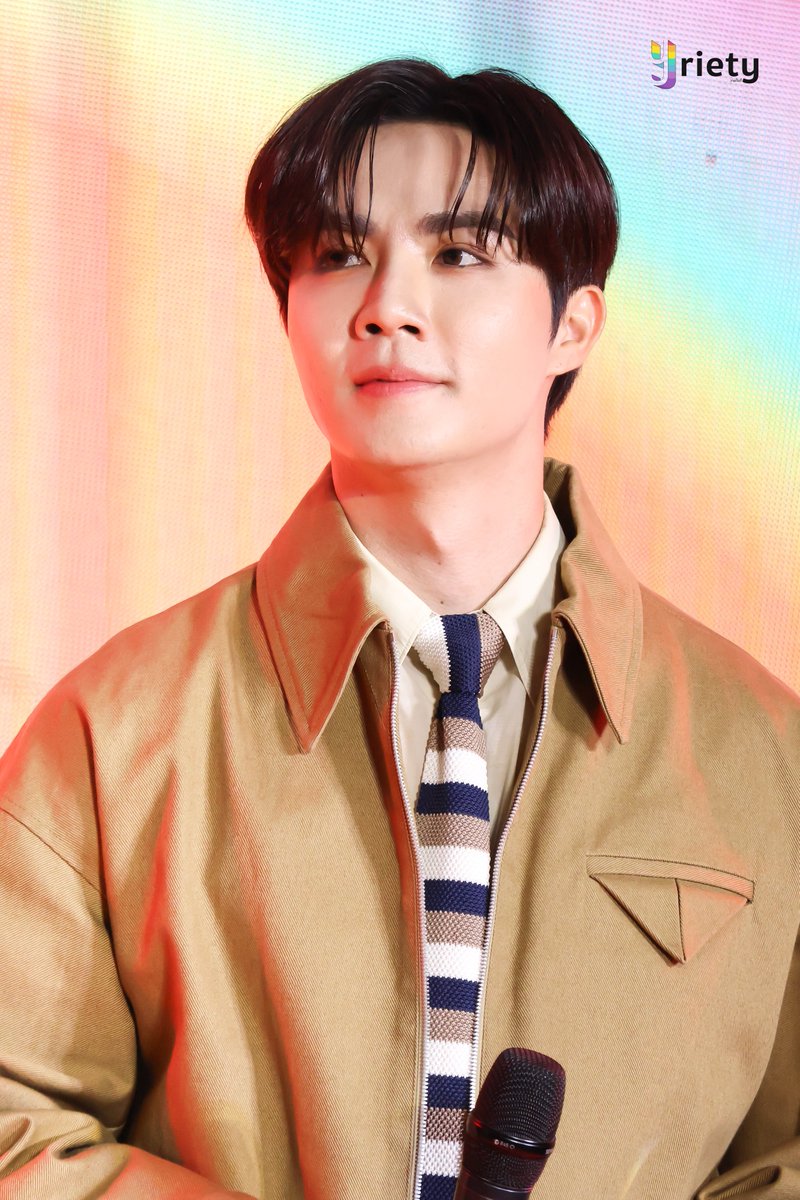Yriety's tweet photo. “ซี พฤกษ์” #ZeePruk ร่วมงานเปิดตัวแคมเปญ The Power of Sunrise ชูความงามที่ยั่งยืน 🌅🥀✨

#divanaxZeeNuNew
#ZeeNuNew #ZeePruk
#ZonZonsScent #scentedbydivana
#divana #ThePowerOfSunrise
#Yriety https://t.co/8Yii5d5r1n