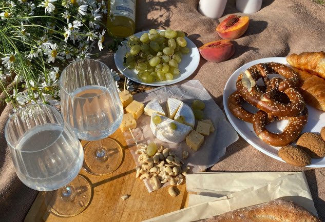 🧀GASTRONOMİ | Sıcak yaz günlerine yakışan hafif ama etkileyici sunum önerilerimiz var. Gastro Magger, yaz meyvelerini ve peynirleri “Leziz, Ferah, Sofistike” yazısında eşleştirdi. Detaylar: themagger.com/yaz-meyveleri-…