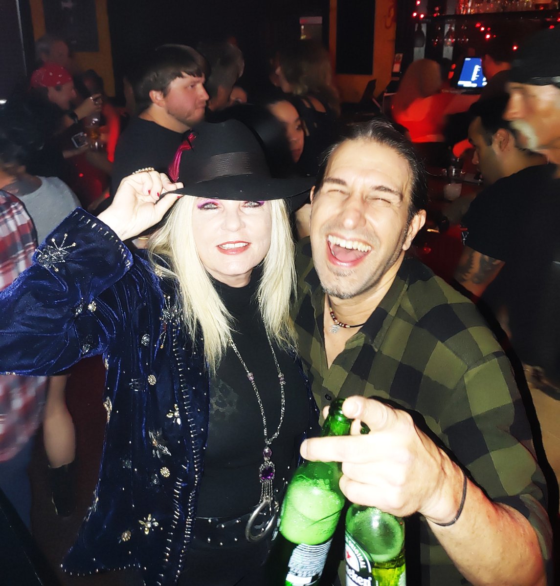 Sally_Steele's tweet photo. With @BrianTichy rockin out at @VampdVegas final night with @COUNTS77 ! #vampdvegas #countsvampd #sallysteelerocks #briantichy https://t.co/w5N5KAPEBa