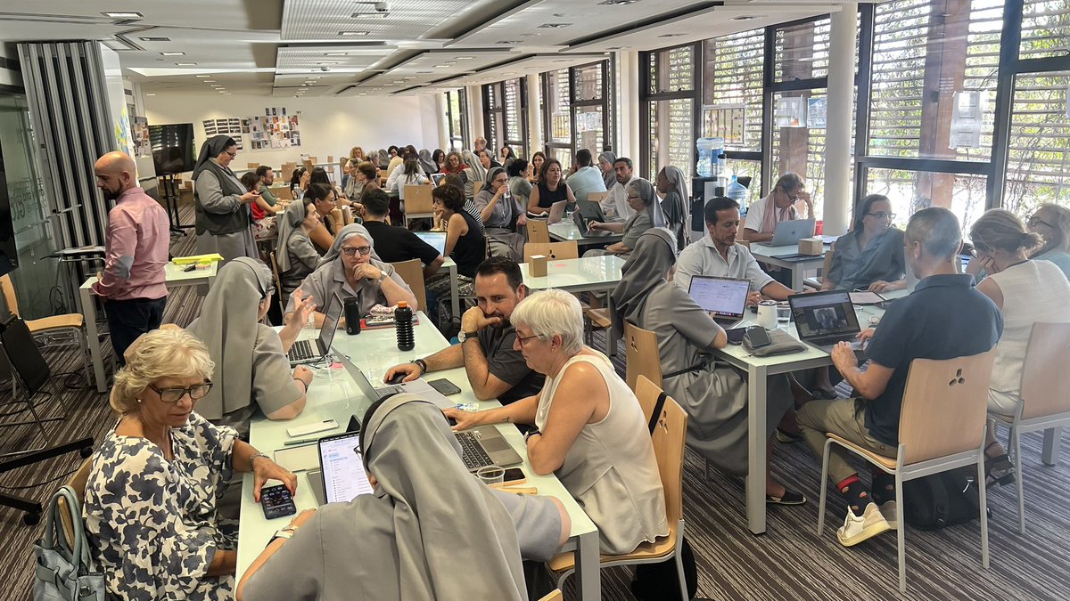 Teresa Duch (@tduchrodes) on Twitter photo Reuniones Equipos Directivos Nazaret. Una educación basada en la renovación permanente <a href="/coleinnovadores/">Coles Innovadores</a> Reuniones Equipos Directivos Nazaret. Una educación basada en la renovación permanente <a href="/coleinnovadores/">Coles Innovadores</a>