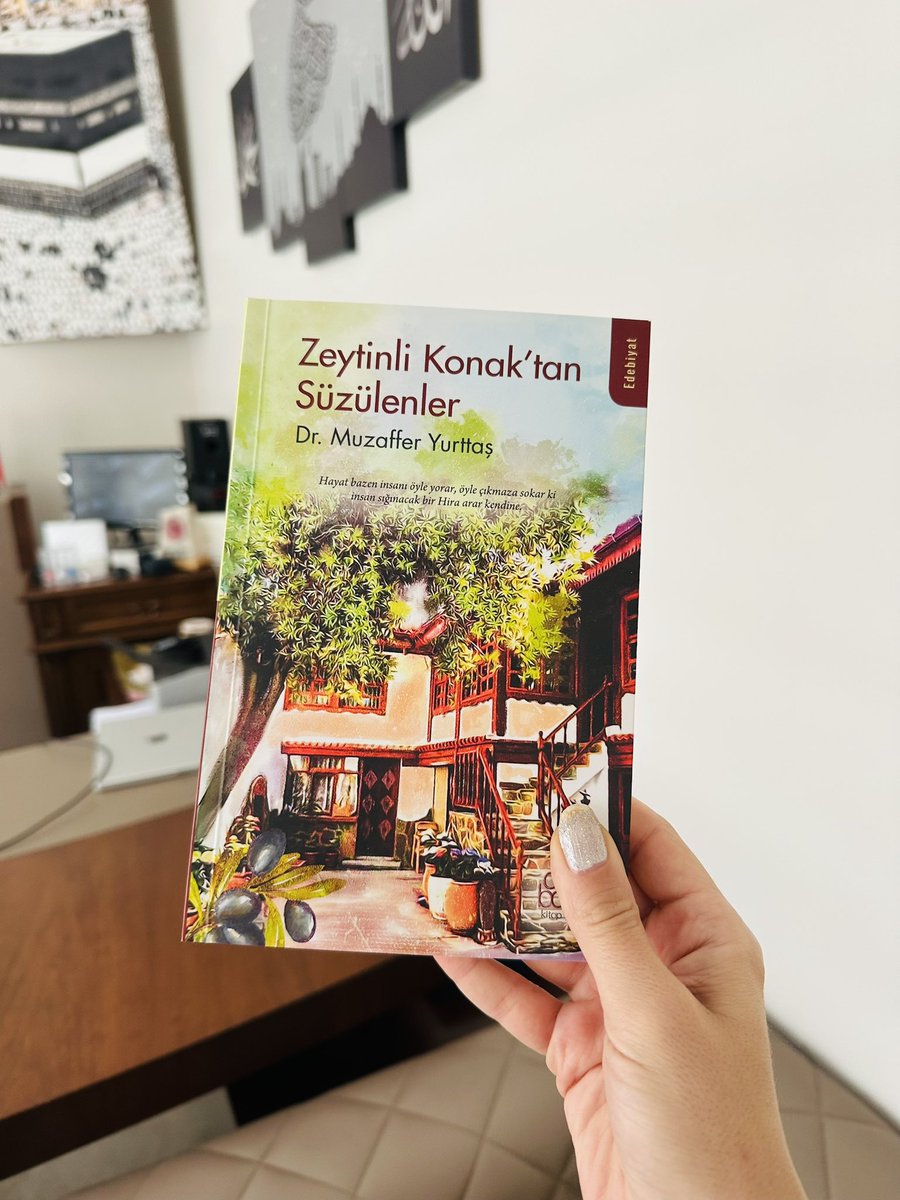 Manisasufiyolu1's tweet photo. Hayatı “bir varmış, bir yokmuş”la başlayan masal zannediyoruz. Aslında hayat kısa kısa hikayelerden ibarettir. Önemli olan o hikayeleri en güzel şekilde yazmak ve yaşamaktır. (Zeytinli Konaktan Süzülenler) https://t.co/B6NsKA6Syj