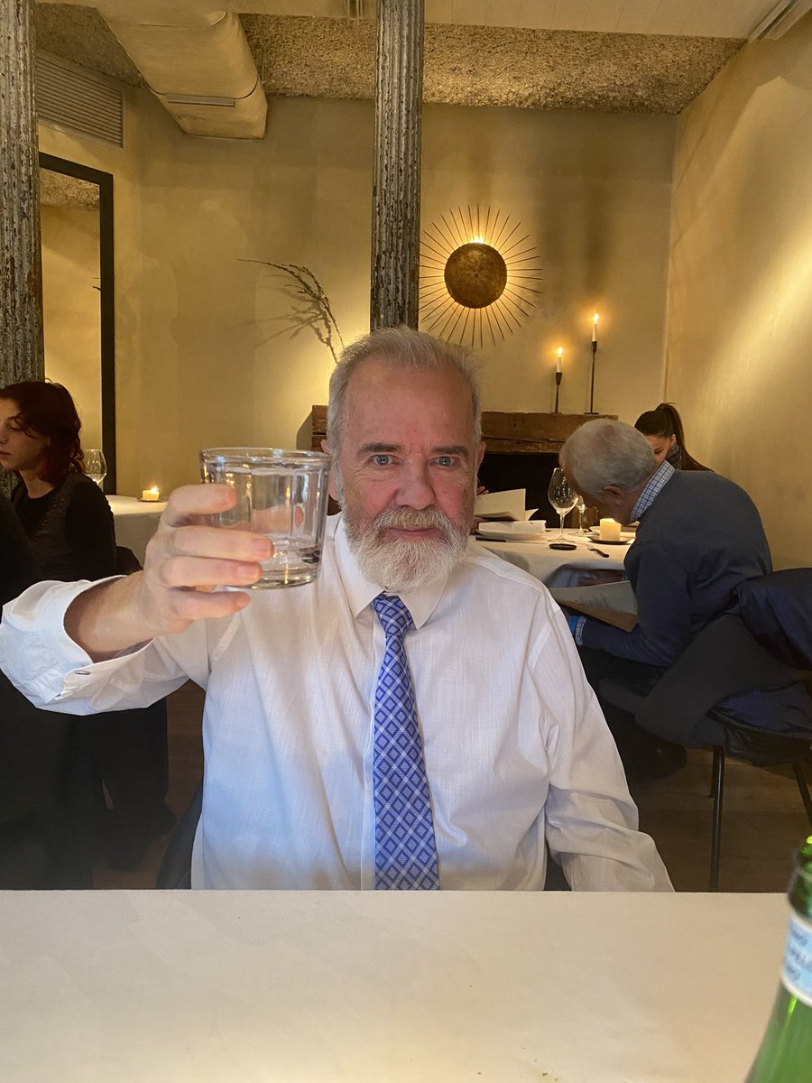 Estamos emocionados con las muestras de cariño con mi padre Carlos Carnicero. Estaremos en el tanatorio de la M30 sala 19 hoy hasta las 19:30, después le incineraremos en el crematorio de la Almudena. Muchas gracias de nuevo por las muestras de afecto.