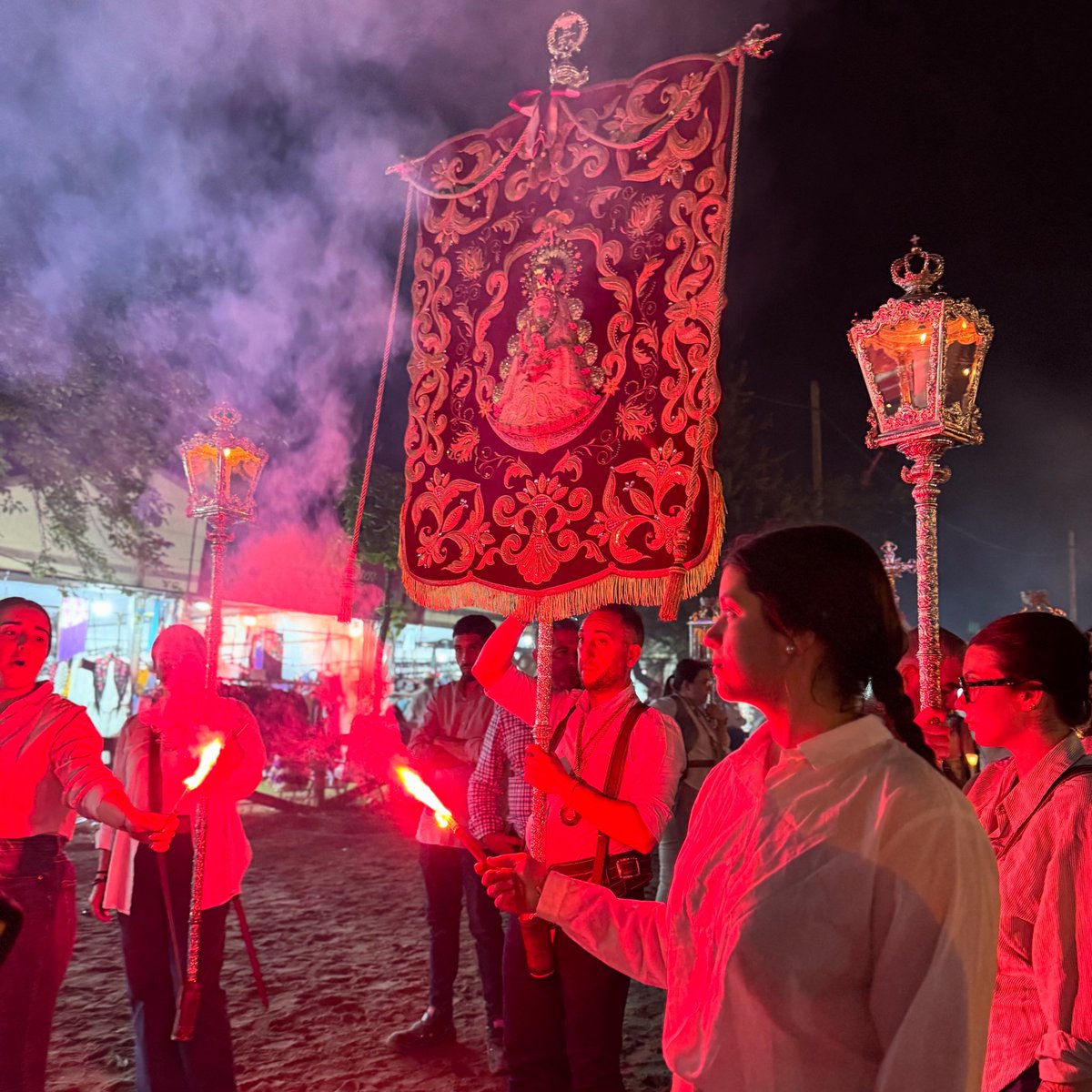 hdadrociobcn's tweet photo. 🖼️ EL ROCÍO ES TODO EL AÑO | Iluminando el camino que nos lleva hasta ti, Blanca Paloma. #hdadrociobarcelona https://t.co/dZuw7hWj66