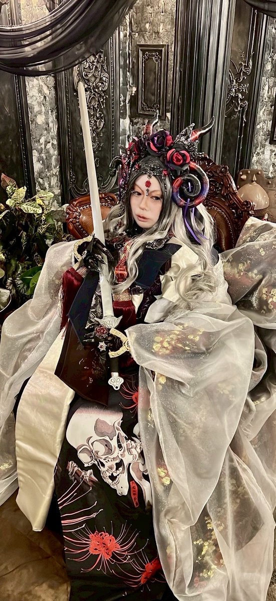 Yoh_666's tweet image. produce&Photo(スマートフォン)→@dJD5CsIj68YCleW様
studio→@info_Gallery_O様
使い魔アーマリング→@zerone_shop様
浴衣→ RoyalPrincessAlice @R_P_Alice 様
聖飢魔IIデーモン閣下モデル紋章スパイダーリスト→JAP工房@jap_inc様
飾り帯→@ozzon_japan様
@yyoshida12様のバッチリ仕上げ待ち中♫