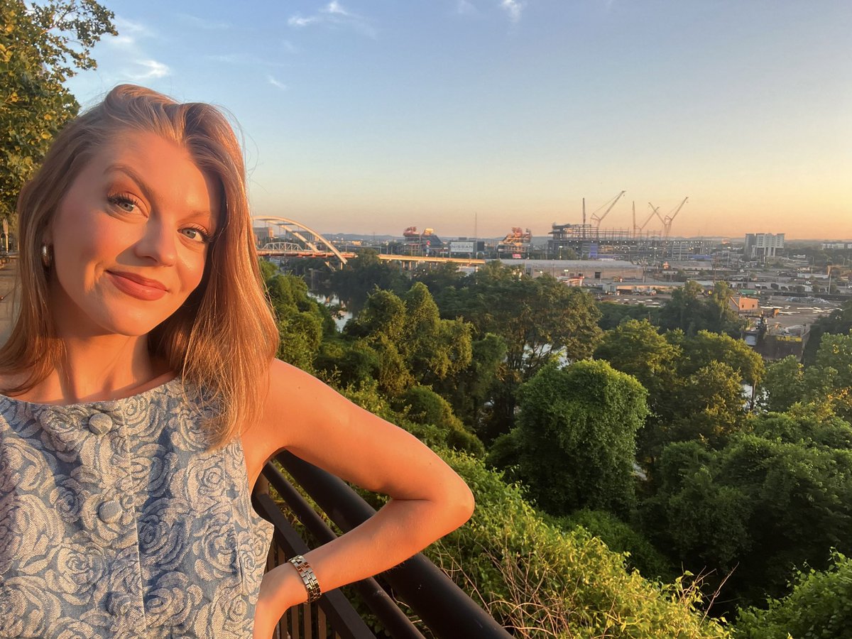 Golden hour 🌞🌅💛 one more hour of GMN starts now !!!