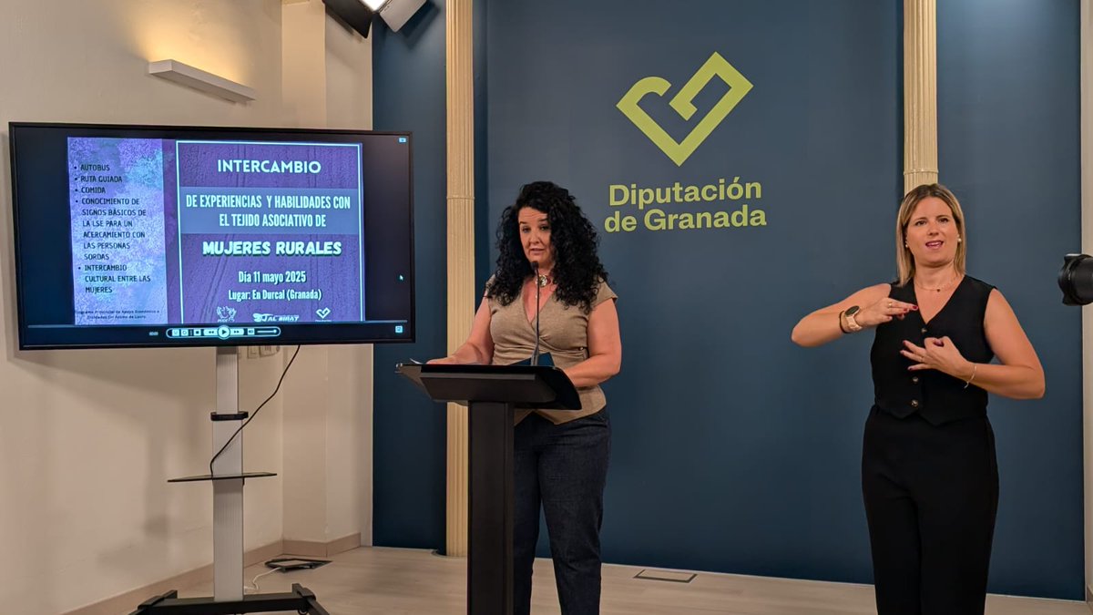 Representantes de M10F junto a la Diputada de Igualdad, <a href="/DuqueMerino/">Elena Duque Merino</a> , presentamos el programa "Intercambio de experiencias y habilidades con el tejido asociativo de mujeres rurales", una iniciativa cofinanciada por <a href="/dipgra/">Diputación de Granada</a>  que nos llevó a Dúrcal y Chauchina. ¡Gracias! <a href="/ASOGRA_/">ASOGRA</a>