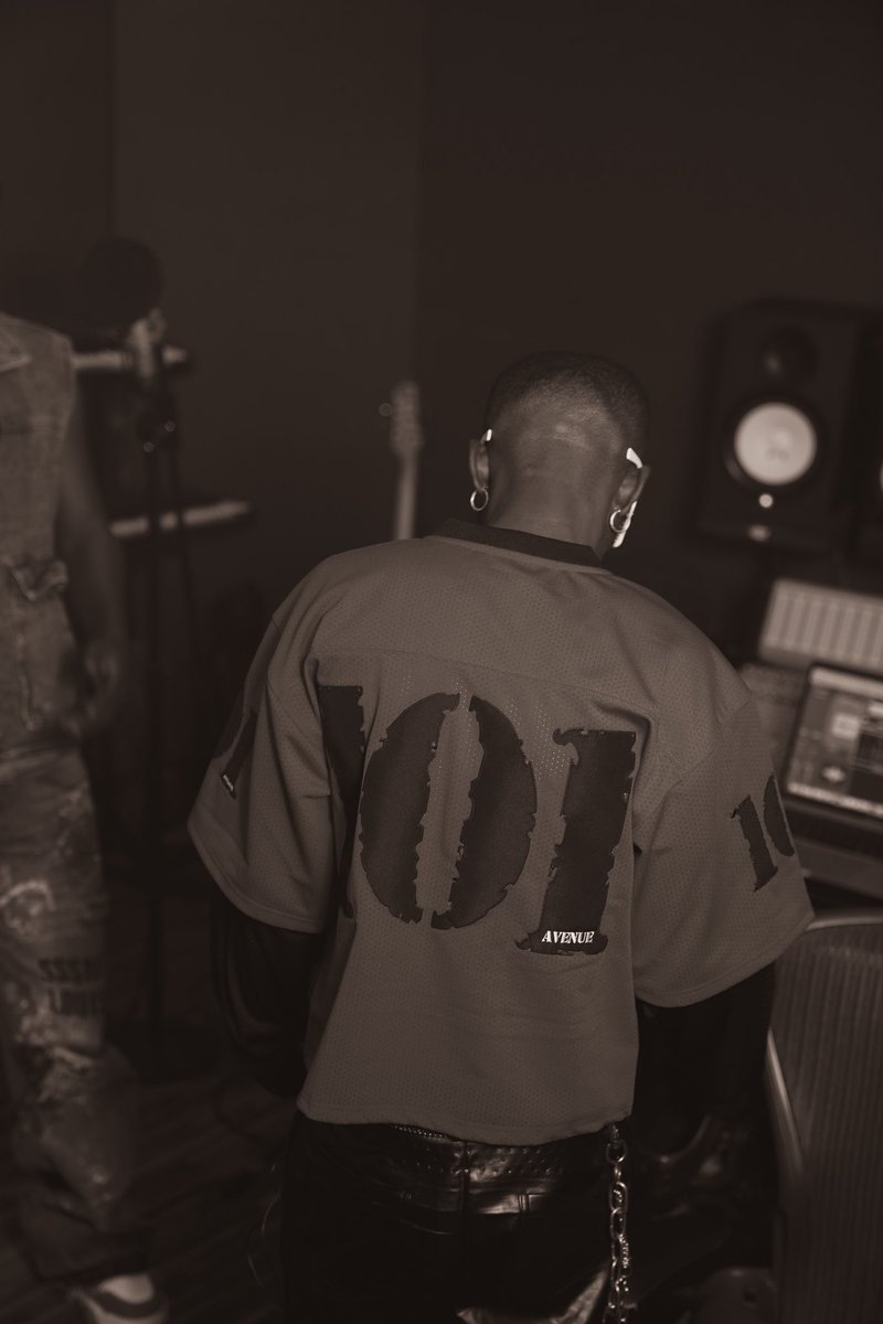 Iamfolarin__'s tweet image. I and my guy @davehli had a great time directing and co-producing #linebyline with @kemismallzz for @nixpodcasts .

Took pictures @erigganewmoney 

#folarin