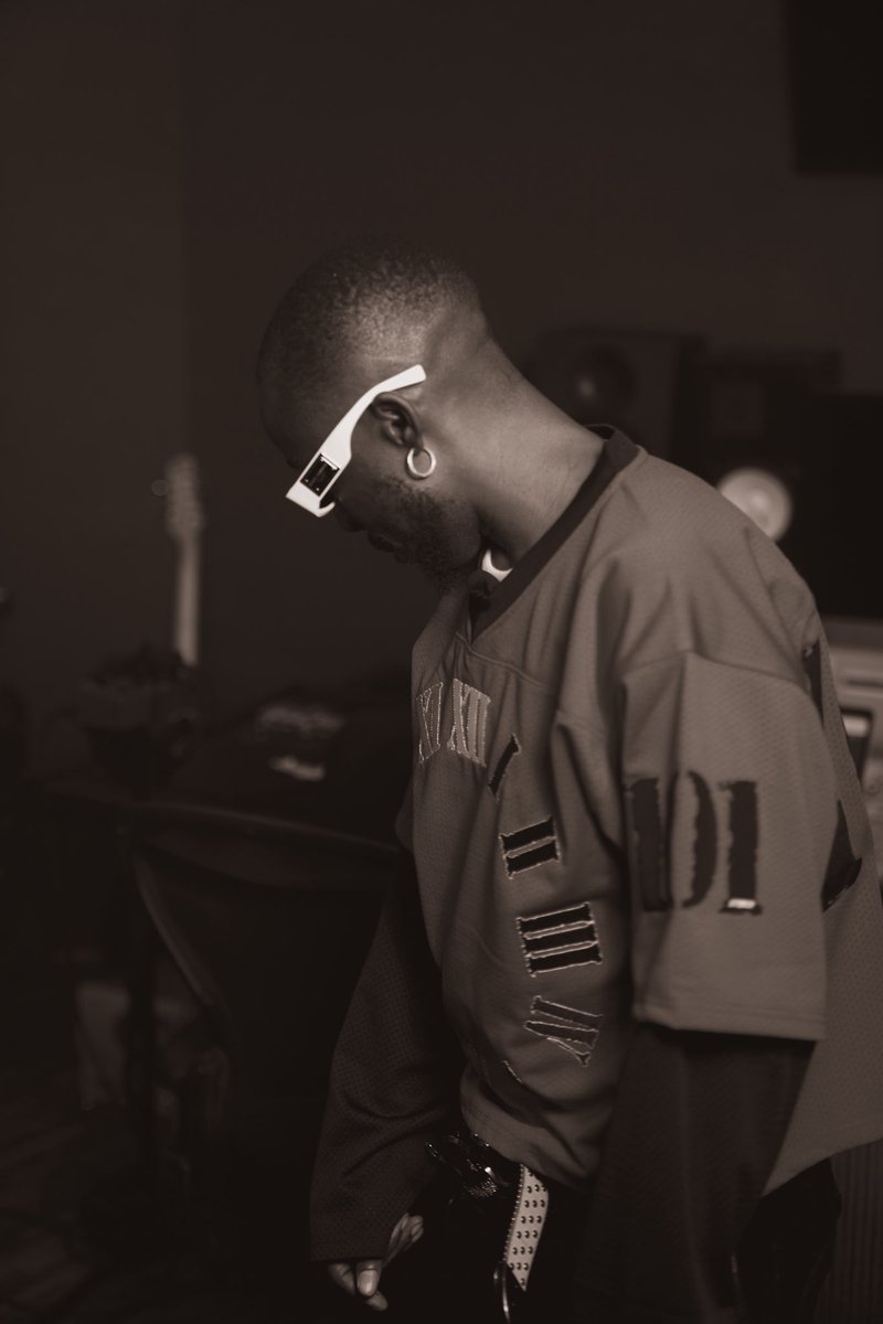 Iamfolarin__'s tweet image. I and my guy @davehli had a great time directing and co-producing #linebyline with @kemismallzz for @nixpodcasts .

Took pictures @erigganewmoney 

#folarin