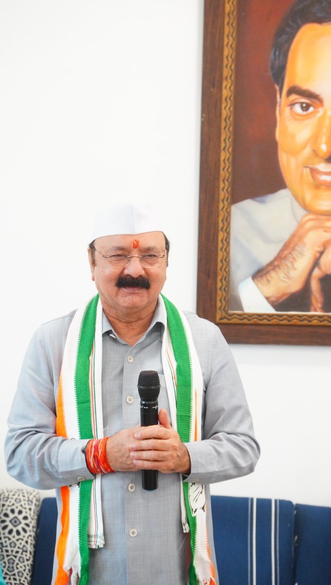 UP Congress (@incuttarpradesh) on Twitter photo नई ऊर्जा, नया संकल्प!
आज प्रदेश अध्यक्ष श्री <a href="/kashikirai/">Ajay Rai🇮🇳</a> जी की गरिमामयी उपस्थिति एवं माननीय सांसद श्री <a href="/KLSharmaINC/">Kishori Lal Sharma</a> जी के मुख्य आतिथ्य में, शहर कांग्रेस कमेटी रायबरेली के नव-मनोनीत पदाधिकारियों की प्रथम बैठक एवं शपथ ग्रहण समारोह का भव्य आयोजन सफलतापूर्वक संपन्न हुआ।
इस अवसर पर नई ऊर्जा, नया संकल्प!
आज प्रदेश अध्यक्ष श्री <a href="/kashikirai/">Ajay Rai🇮🇳</a> जी की गरिमामयी उपस्थिति एवं माननीय सांसद श्री <a href="/KLSharmaINC/">Kishori Lal Sharma</a> जी के मुख्य आतिथ्य में, शहर कांग्रेस कमेटी रायबरेली के नव-मनोनीत पदाधिकारियों की प्रथम बैठक एवं शपथ ग्रहण समारोह का भव्य आयोजन सफलतापूर्वक संपन्न हुआ।
इस अवसर पर